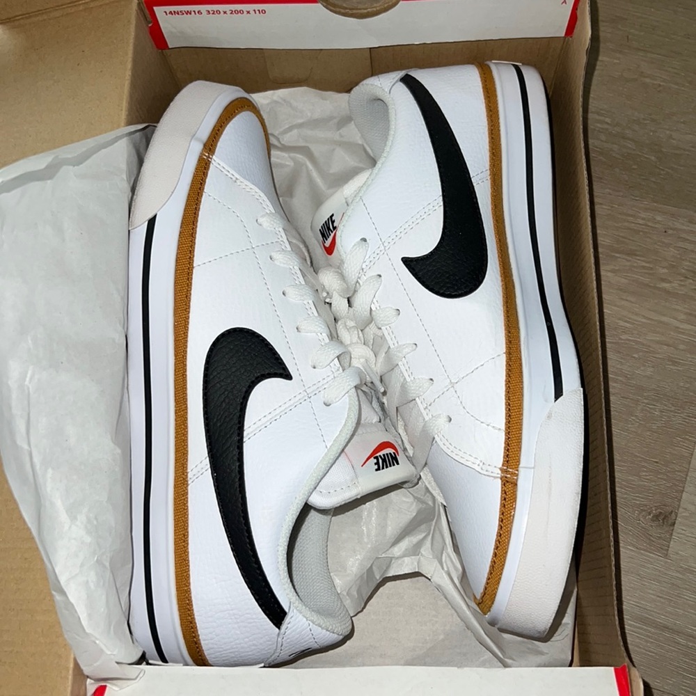 Nike Court Legacy